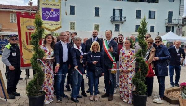 Dai fiori alla pittura, fino alle piume sotto la Rocca