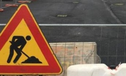 Dietrofront del governo sulle strade da asfaltare