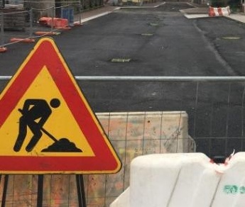 Dietrofront del governo sulle strade da asfaltare
