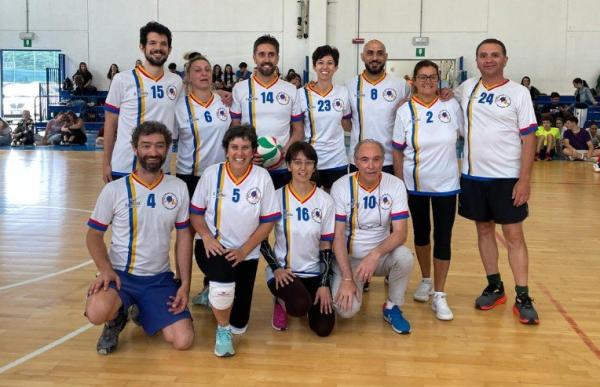 I prof scendono in campo con i ragazzi al Soleri Bertoni