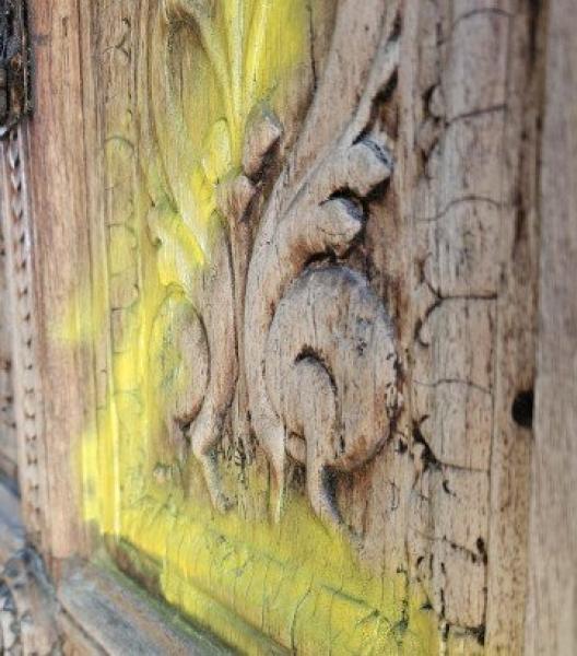 Imbratta Casa Cavassa con la vernice spray: denunciato