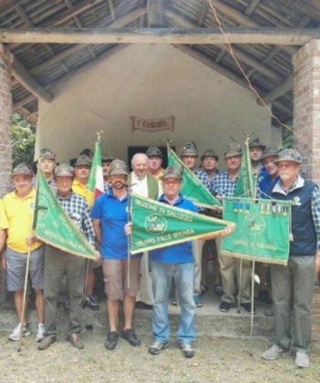 Festa alpina in valle Bronda Si restaura il monumento ai Caduti