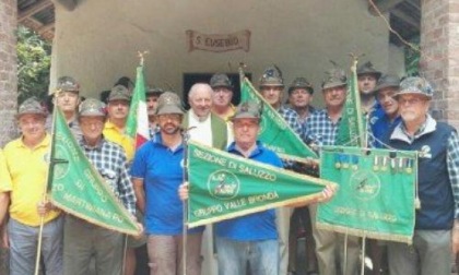 Festa alpina in valle Bronda Si restaura il monumento ai Caduti