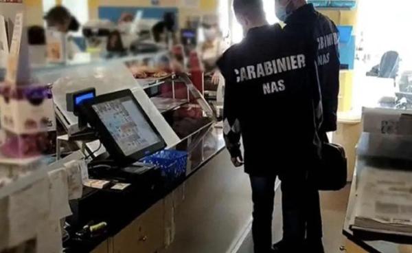 Sospese due attività commerciali