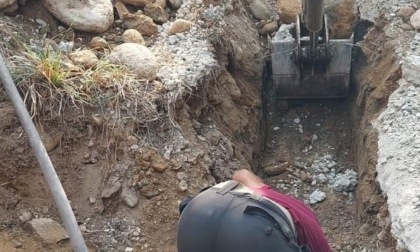 Salvato il cane intrappolato in una tubatura a Barge