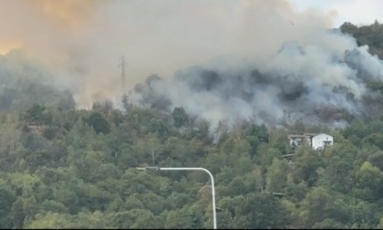 Incendio a Mombracco, apprensione per gli abitati