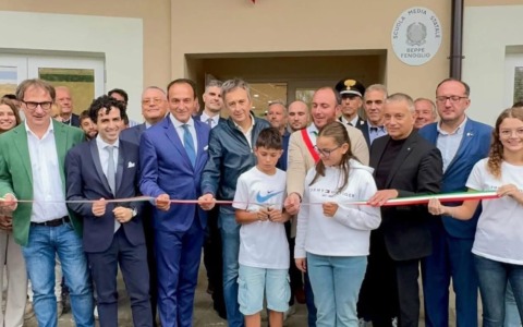 Cirio inaugura le scuole medie di Bagnolo