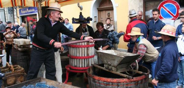 Il profondo legame di Costigliole con una terra benevola e fruttuosa