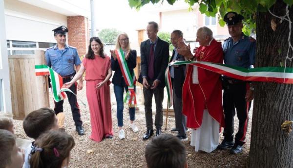 Manta, don Beppe al passo d’addio Un ultimo sorriso nel “suo” asilo