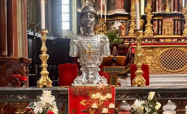 La messa solenne con il Vescovo, nel pomeriggio la processione