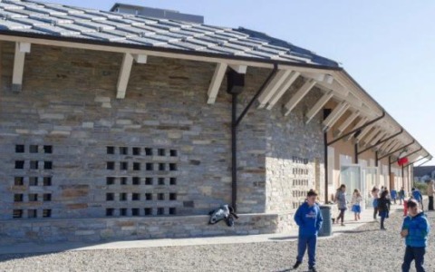 Il presidente della Regione Cirio inaugura la scuola media