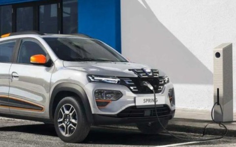 Auto elettrica, fondi subito bruciati. Ora i voucher vanno convertiti