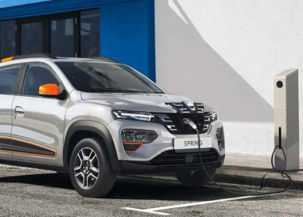 Auto elettrica, fondi subito bruciati. Ora i voucher vanno convertiti