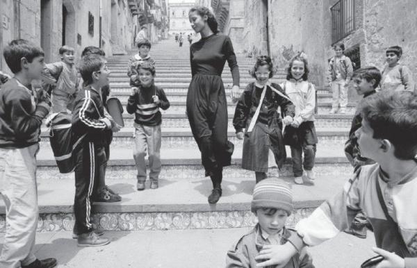 La moda, l’estetica e la vita: le foto di Ferdinando Scianna in Castiglia