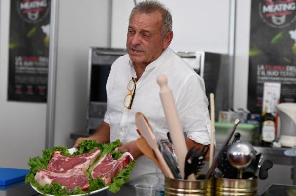 Meating accende Savigliano. Regina la carne Piemontese