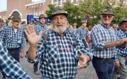 La Monviso festeggia la fratellanza alpina