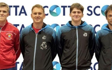 A4, esordio trionfale per i team maschili