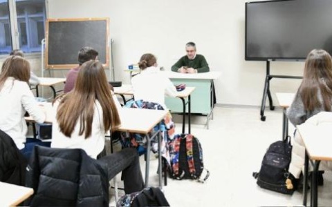 Bodoni: più ore medico-scientifiche