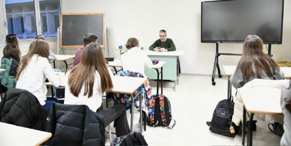 Bodoni: più ore medico-scientifiche