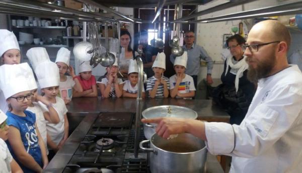 Cavour, la mela diventa regina È la “settimana gastronomica”