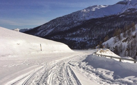 Chiusa la strada per il Colle della Maddalena per un mezzo intraversato