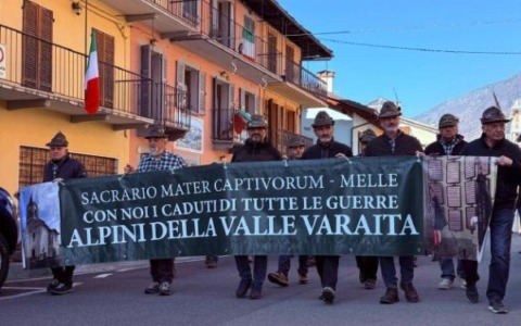 Sampeyre, parata alpina per i 90 anni del gruppo