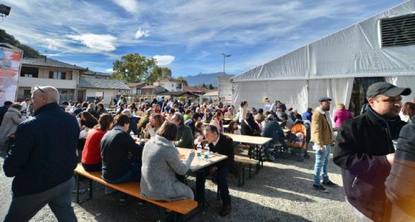 Tornano il Tuttomele Self e le frittelle a Cavour