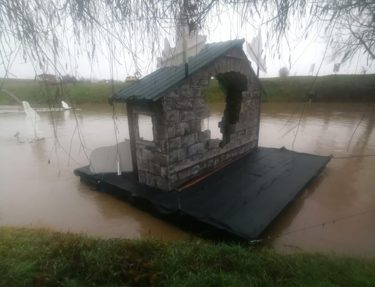 Danneggiato il Presepe galleggiante sul Po di Villafranca
