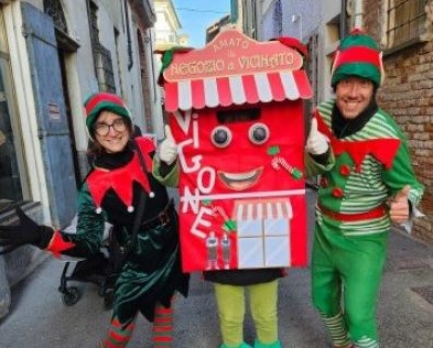 Polenta e spezzatino con la Pro Vigone Grande festa attorno all’albero speciale