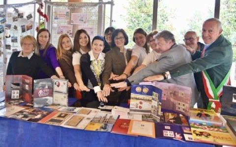 Scrivici una cartolina: l’annullo speciale delle Poste per gli auguri di Natale