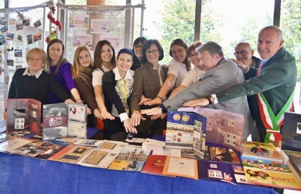 Scrivici una cartolina: l’annullo speciale delle Poste per gli auguri di Natale