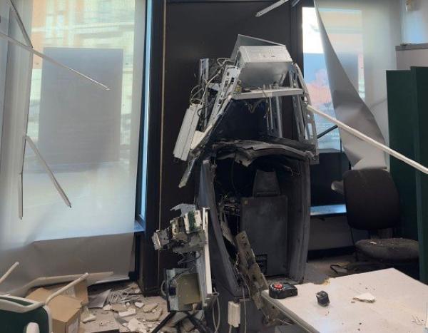 È caccia alla “banda dei bancomat” dopo il colpo “esplosivo” a Lagnasco