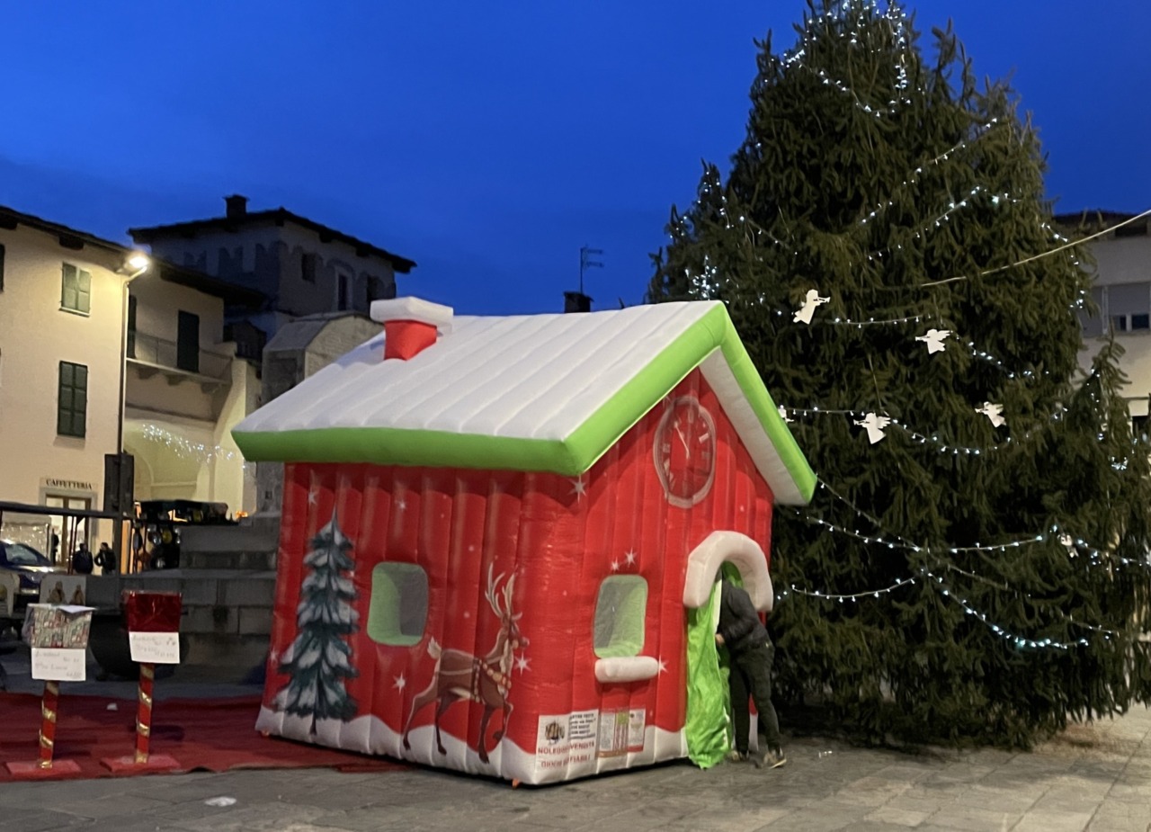 Rubato il compressore della casa di Babbo Natale a Barge