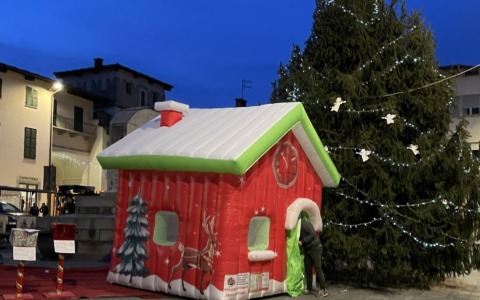 Rubato il compressore della casa di Babbo Natale a Barge