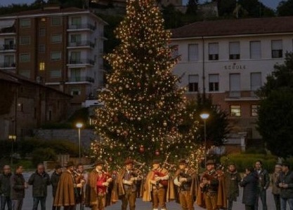 Domenica i fuochi nel cielo di Manta Kermesse in piazza per Natale