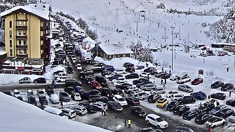 Chiusa la strada d’accesso a Prato Nevoso per eccessivo traffico