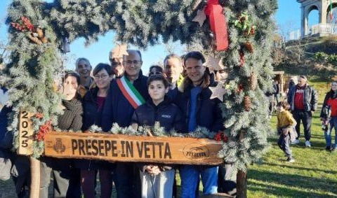 Le 150 statue in legno del “Presepe in Vetta”
