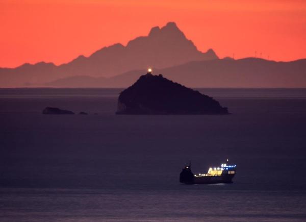 Il Re di Pietra ripreso da Viareggio: la foto “impossibile” di Longaron