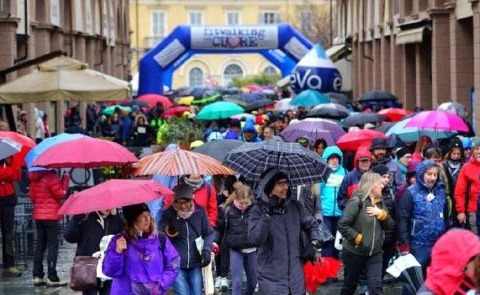 La pioggia non frena l’entusiasmo È sempre il Fitwalking del Cuore