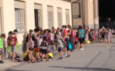 Revello, il caso scuola agita 1000 famiglie