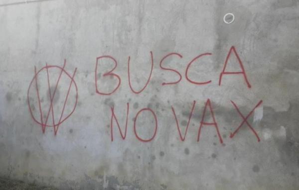 Scritte no vax, 60enne a processo