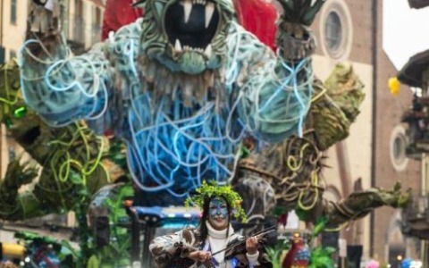 La Foresta delle Illusioni di Cavour trionfa al Carnevale delle 2 Province