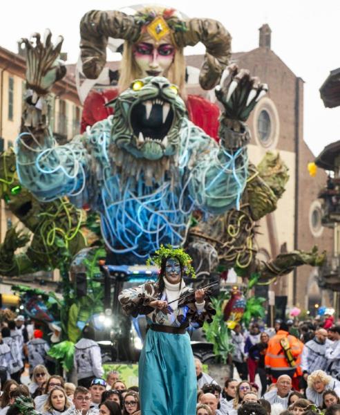 La Foresta delle Illusioni di Cavour trionfa al Carnevale delle 2 Province