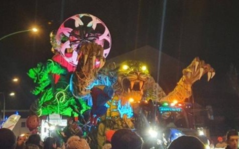 Raviolo: «Che gran baldoria» Il carro di Cavour vince a Barge