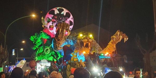 Raviolo: «Che gran baldoria» Il carro di Cavour vince a Barge