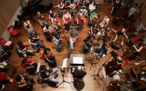 Fabiola Tedesco, il primo violino dirige l’Orchestra Apm a Saluzzo