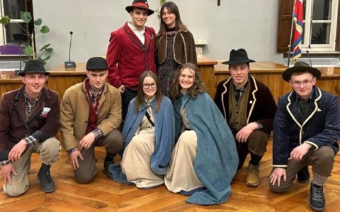 Gian e Gina, ecco gli sposini simbolo di amore e unione