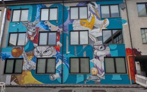 Un murale di tre piani ora decora il Bodoni