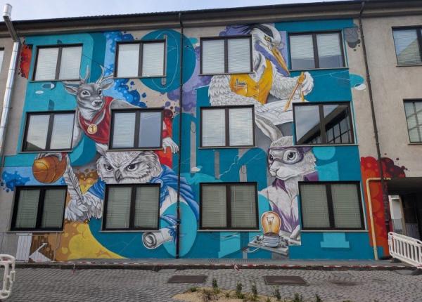 Un murale di tre piani ora decora il Bodoni