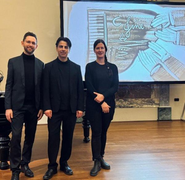 Le note prendono forma con la sabbia